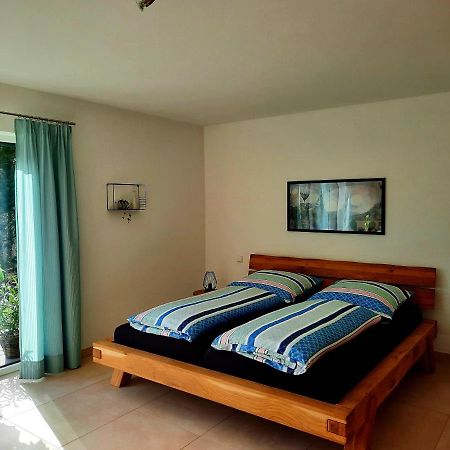 Ferienappartement Am Slevogtweg ラインスヴァイラー エクステリア 写真