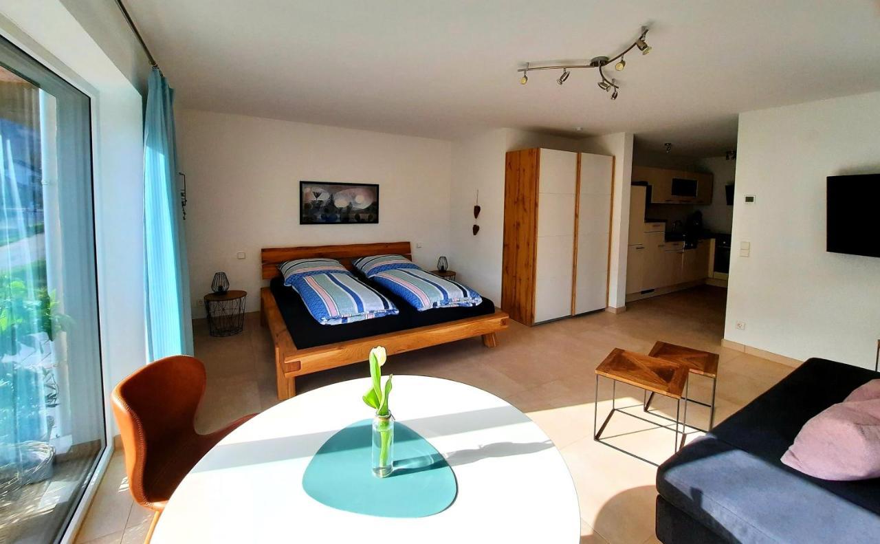 Ferienappartement Am Slevogtweg ラインスヴァイラー エクステリア 写真